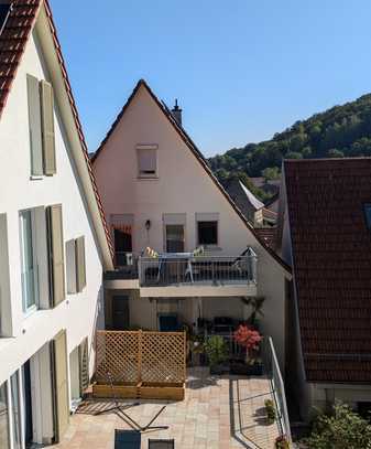 70qm 4-Zimmer Maisonette Wohnung mit Balkon + 40qm Hobbyraum in Wiernsheim Iptingen