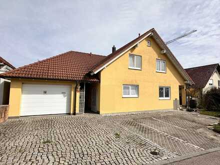 SCHÖNES EINFAMILIENHAUS
MIT GARTEN UND GARAGE