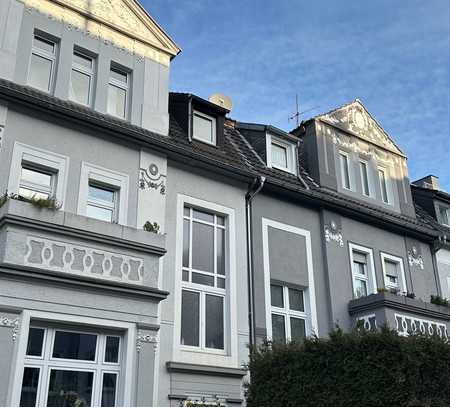 Altbauliebhaber aufgepasst! 3-Parteien-Haus im Jugendstil in zentraler Lage