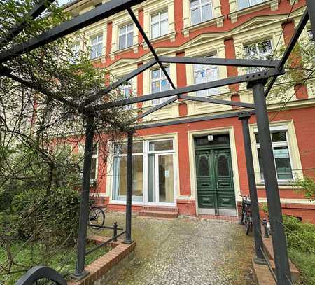 Laden- Büro-/ Praxisnutzung, sonnige Räume, große bodentiefe Fenster + schöner Altbau!