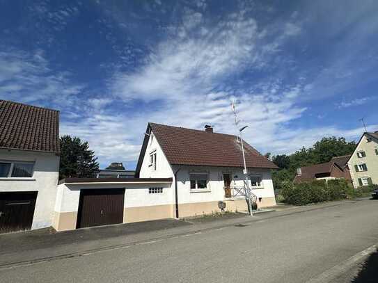 Preis reduziert! Charmantes Einfamilienhaus in Singen Schlatt mit schönem Garten zu verkaufen.