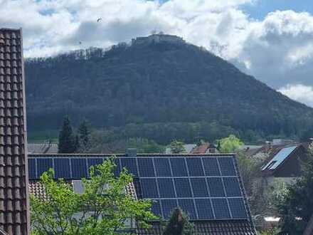 GROßZÜGIGE 4 ZIMMER DACHGESCHOSS MAISIONETTEN-WOHNUNG MIT BLICK ZUM HOHEN NEUFFEN