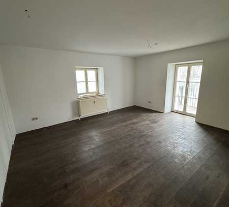 Gepflegte 2-Zimmer-Wohnung mit Balkon und Einbauküche in Passau