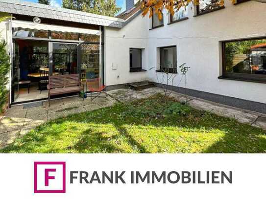 FRANK IMMOBILIEN - Individuelles Einfamilienhaus in ruhiger Wohnlage! Idyllische Stadtrandlage!