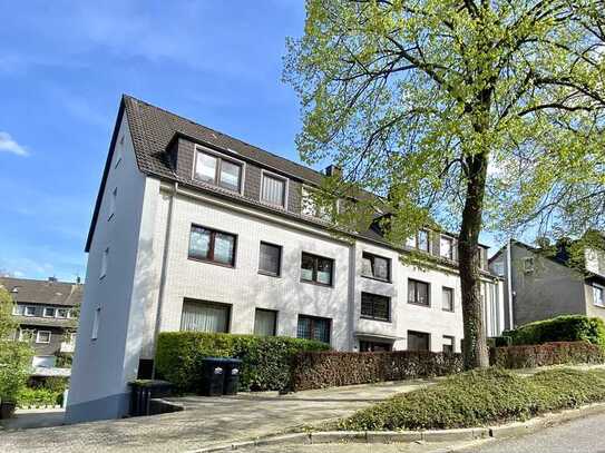 Gepflegtes Mehrfamilienhaus mit Ausbaureserve im Dachgeschoß mit Garten, Balkonen und Garagen