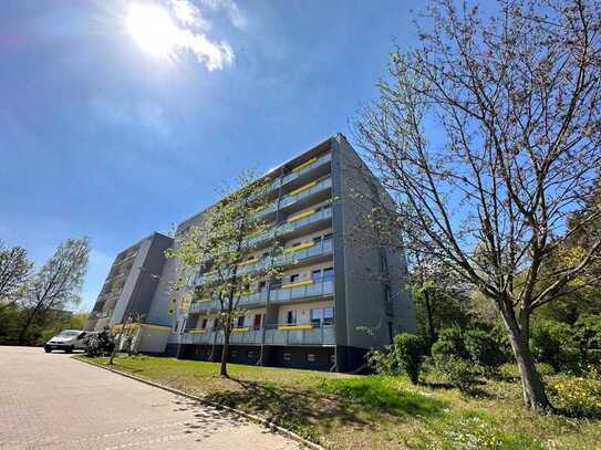 Lichterfüllte 1-Raum-Wohnung mit Einbauküche und Balkon