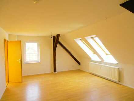 Helle 2,5-Raum-DG-Wohnung auf 4-Seiten-Hof in Eickendorf mieten + 150€-Wunschgutschein erhalten!*