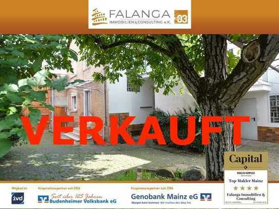 FALANGA IMMOBILIEN - Begehrte HOFREITE mit Nebengebäuden, einem herrlichen GARTEN und HOF in Harxhe