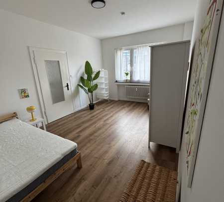 WG-Zimmer (möbliert) in frisch sanierter 63qm Wohnung mit Südbalkon in Bilk