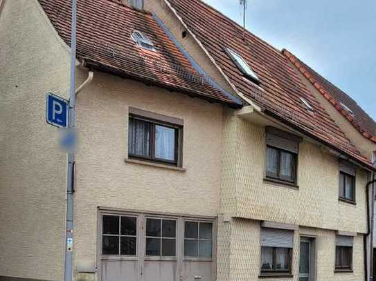 Renovierungsbedürftiges Einfamilien-Wohnhaus in Brombachtal