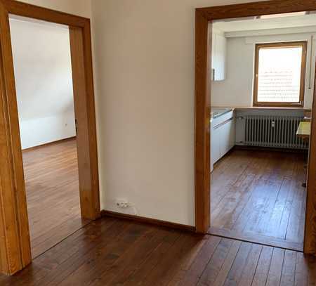 Freundliche 2-Zimmer- Dachgeschosswohnung mit Balkon und EBK in Westerngrund