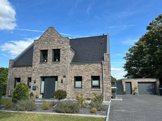 Haus mit großem Garten, zentral beliebte Sackgassenlage, Leer Heisfelde, Terrasse Garage