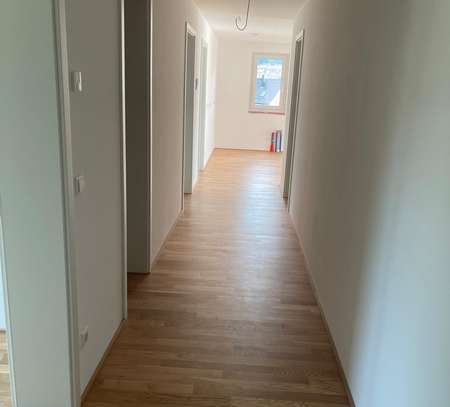 Stilvolle, neuwertige 3,5-Zimmer-Wohnung mit Balkon in Hüttlingen