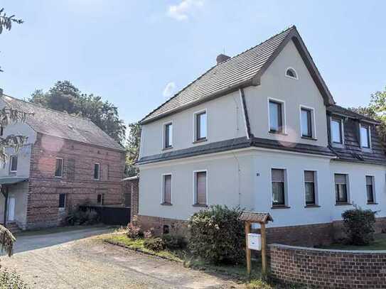 Zweifamilienhaus mit Historischen Gebäuden und großem Anwesen