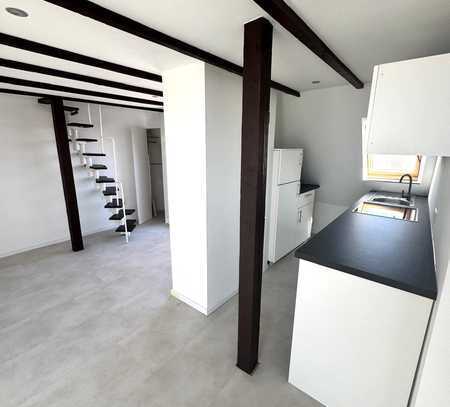 Helle kernsanierte 1,5 Zimmer Dachgeschosswohnung - Offen, modern und zentral gelegen mit Balkon !