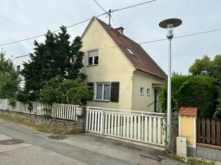 Einzelhaus mit Keller in Toplage - Strassenbahn/Filmdrehort/Wintergarten 110 m² Anbau möglich