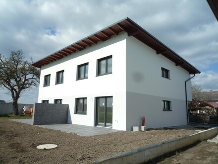 Aktionspreis!!Schlüsselfertige Doppelhaushälfte Ziegelmassiv Rechts Modern Living mit Gartenfläche im Grünen! Stellen s…