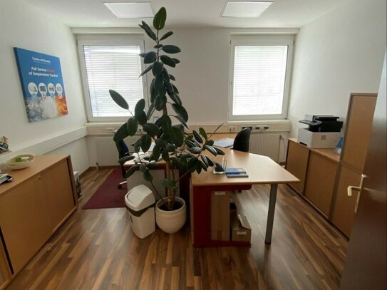 Büro mit ca. 450 m² zu mieten.