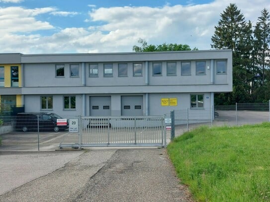 Halle mit vorgelagertem Bürotrakt