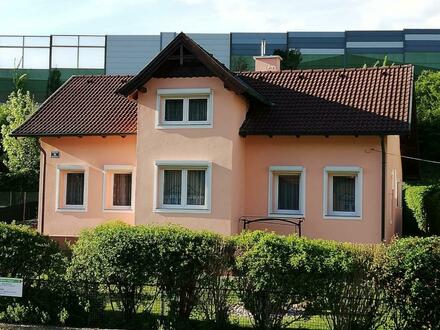 EINFAMILIENHAUS - ZENTRALE LAGE IN ALTLENGBACH