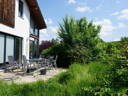 EINFAMILIENHAUS IM GRÜNEN MIT BÜROMÖGLICHKEIT