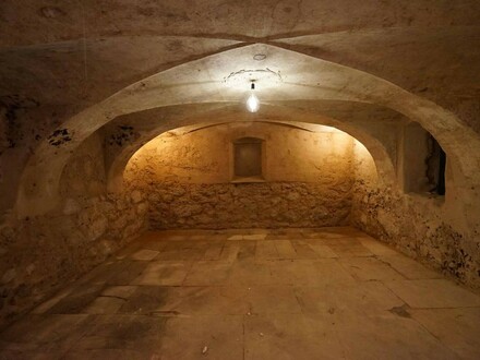 Historischer, renovierter Keller mit eigenem Außeneingang!
