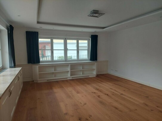 Exklusive 6 Zimmer Wohnung in Seenähe