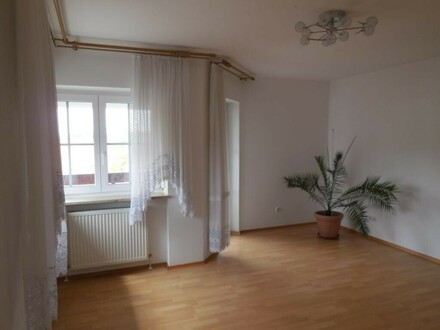 Großzügige 4 Zimmer Wohnung mit Balkon