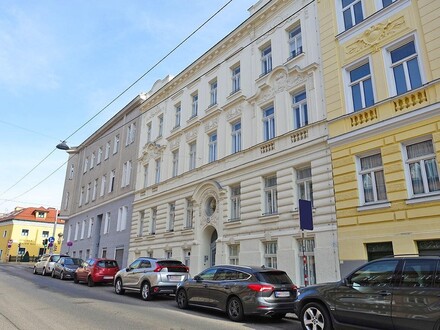 Hochwertige DG-Altbauwohnung mit Dachterrasse und Wienblick