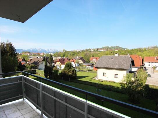 Hübsche Single-Wohnung mit Balkon und Gebirgsblick