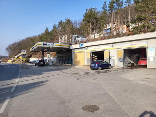 AUTOWERKSTATT MIT TANKSTELLE IN STARK FREQUENTIERTER LAGE