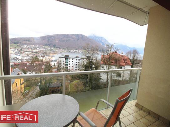 Traumhafte Aussicht über Gmunden und den Traunsee, 3-Zimmer-Wohnung inkl. Carportplatz. Zweitwohnsitz möglich.