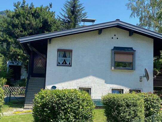 Salzburg Elsbethen: Sonniges Einfamilienhaus ca. 76 qm Wohnfläche plus Keller, Garage, 491 qm Grund mit Rundumgarten.
