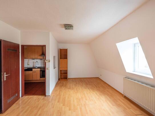 Großzügige 2-Zimmer-Wohnung im Altbau