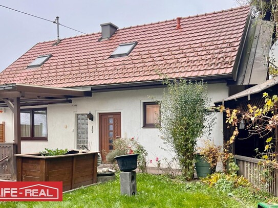 Kompaktes Einfamilienhaus als Wohlfühloase mit Aussicht auf das Bergpanorama