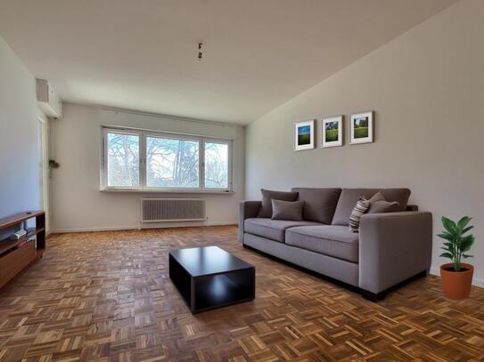 RENOVIERTE WOHNUNG MIT LOGGIA UND PARKPLATZ IN HERRLICHER WALDRAND-RUHELAGE