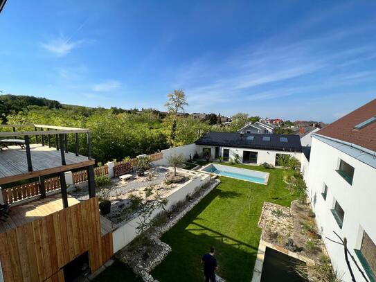 WOHNEN WO ANDERE URLAUB MACHEN - TRAUMHAFTE LIEGENSCHAFT MIT POOL UND SEEBLICK