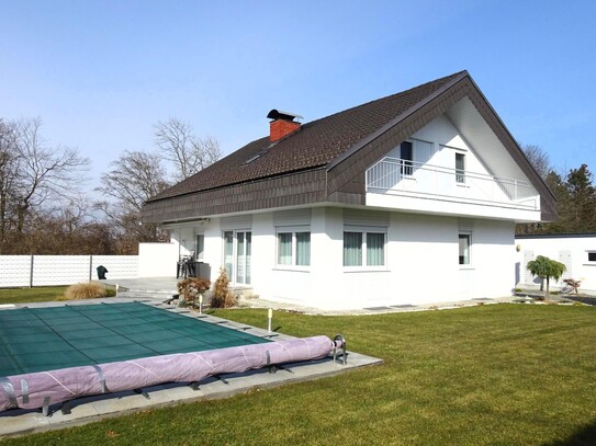 Bezugsfertiges Einfamilienhaus auf 797 m² zauberhaftem Garten mit Pool