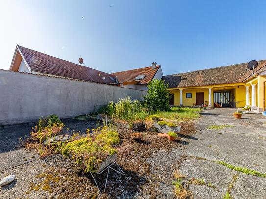 WEINVIERTLER STRECKHOF MIT 2700 m2 GRUND! TIERHALTUNG MÖGLICH!