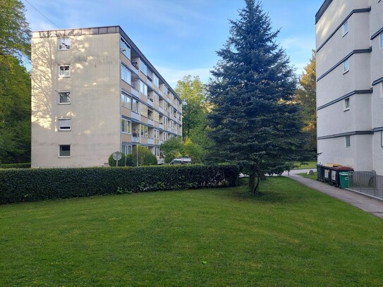 Blick ins Grüne! Ruhige 2 Zimmer Wohnung