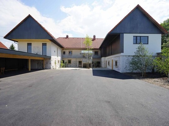 GARTENWOHNUNG mit Terrasse und 1 Carport - TOP 3 - WOHNEN im sanierten BAUDENKMAL