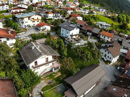 Sonniges Baugrundstück mit darauf befindlichem Zwei-Top-Haus!