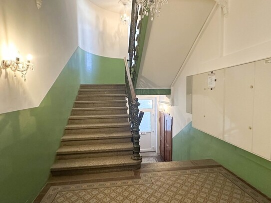 Geräumige, helle 2-Raum-Wohnung - nach Ihren Wünschen renoviert - auf der Lindenstraße in Annaberg!!