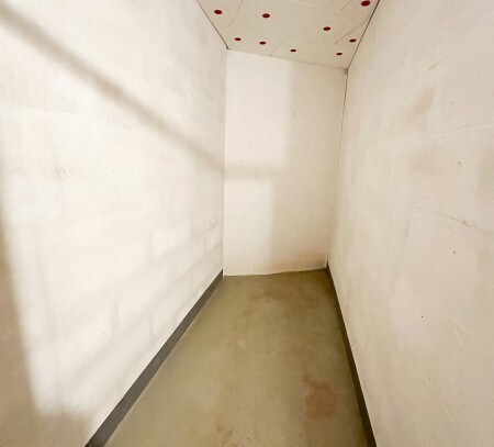 2-Raum mit Balkon, Tiefgarage und Stellplatz!