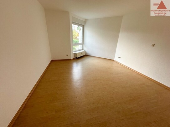 Moderne Wohnung mit Balkon, Tiefgarage und Stellplatz!