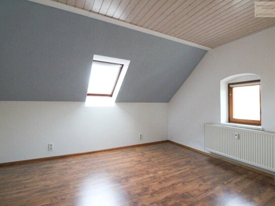 Dachgeschosswohnung am Roten Mühlenweg mit Kaminanschluss zu vermieten