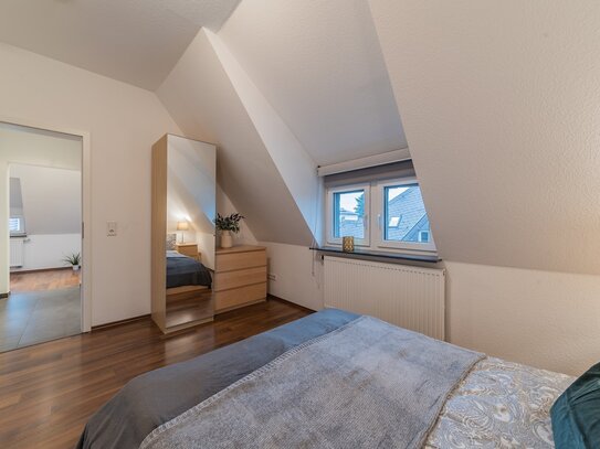City-Residence: Renovated 2.5-room attic apartment in a good location – euhabitat