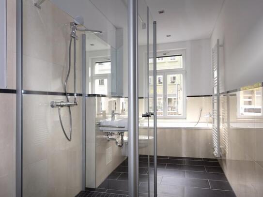 Traumhafte sanierte Altbauwohnung mit Balkon!!