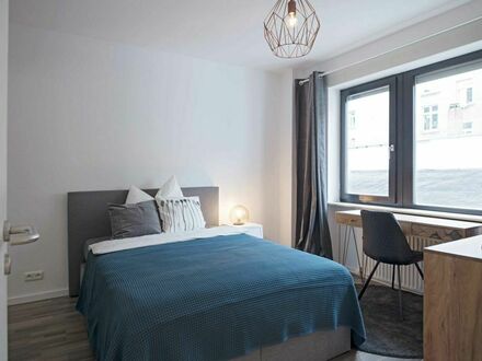 Helles und modernes Zimmer in einem Co-Living-Apartment in Frankfurt