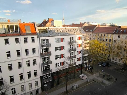 Schön, ruhig, sonnig: Dachgeschoss mit Terrasse in Mitte am Arkonaplatz